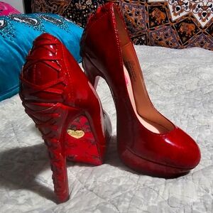 Betsy Johnson Corset back Stilleto